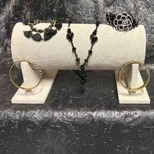 Elegant Black and Gold Jewelry Set